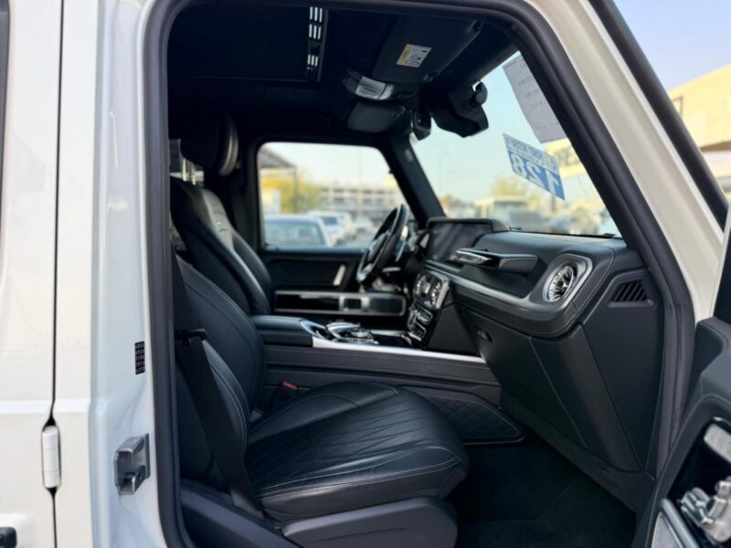 2019 Mercedes Benz G63AMG 4.0-liter V8 biturbo Engine White Black