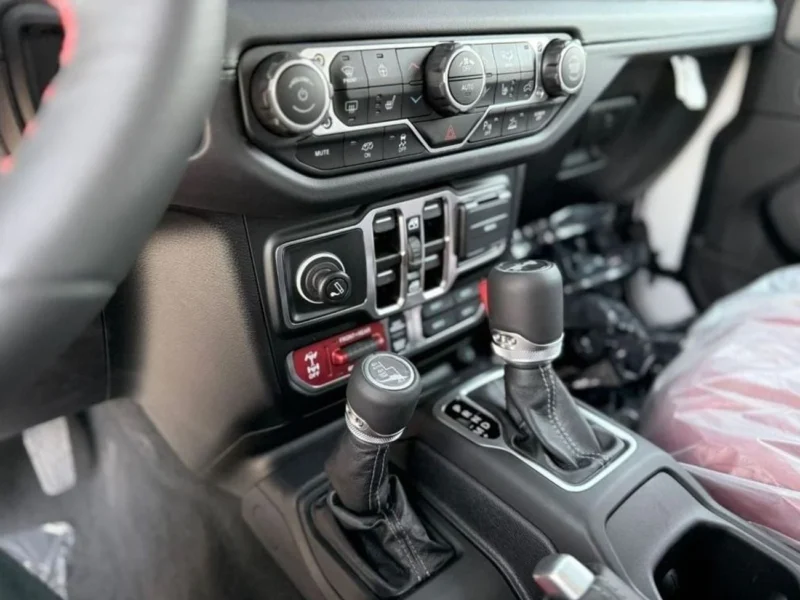 2024 Jeep Wrangler RUBICON 392 6.4L V8 White Red SUV GCC Specs