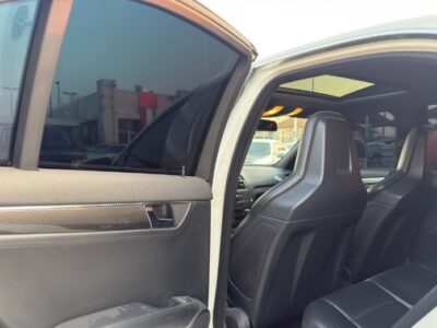 2010 Mercedes-Benz C 63 AMG 6.2L AMG V8 Gul Carbon Fiber White Black