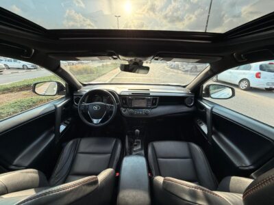 2017 TOYOTA RAV 4 LIMITED 4x4 2.5 Liter V4 Cylinder Engine White Black SUV