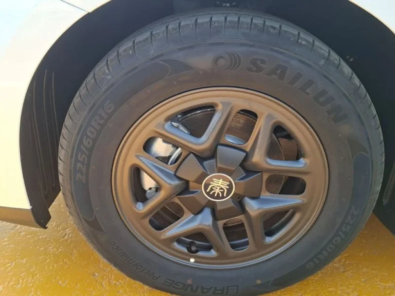 2025 BYD QIN PLUS BYD 1.5 L 4 Cylinders Engine Hybrid White Black Sedan