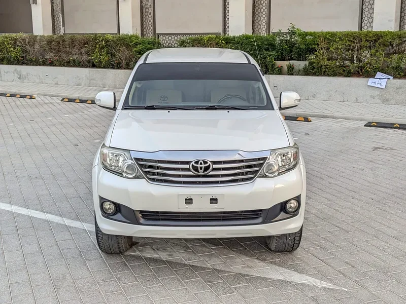 2013 Toyota Fortuner EXR 4 Cylinder Engine White Beige SUV GCC Specs