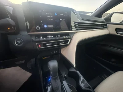 2025 Toyota Camry LE HYBRID 2.5L 4 Cylinders Engine White Sedan GCC Specs