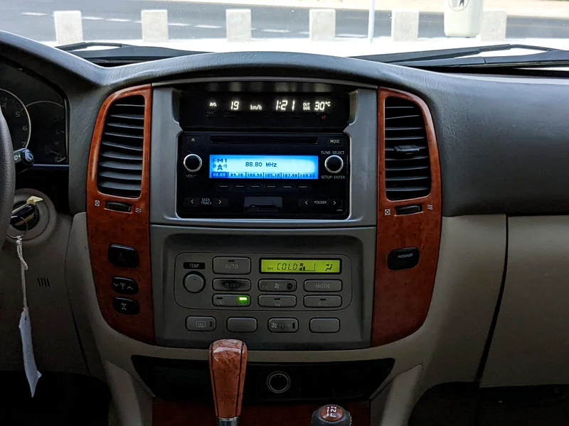 2004 Toyota Land Cruiser VXR V8 FULL OPTION White Beige SUV GCC Specs