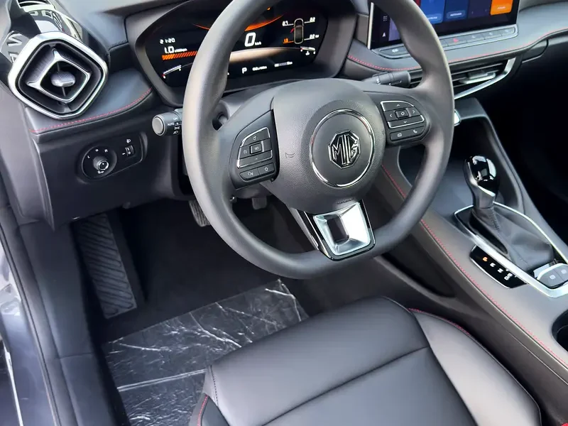 2025 MG5 GLOBAL LUXURY EDITION 1.5L A/T PTR 4 Cylinders White Black Sedan