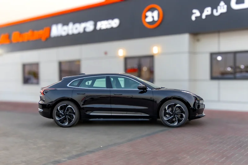 2024 Zeekr 001 Other White Black Sedan Electric Car 550 - 650 KM GCC Specs