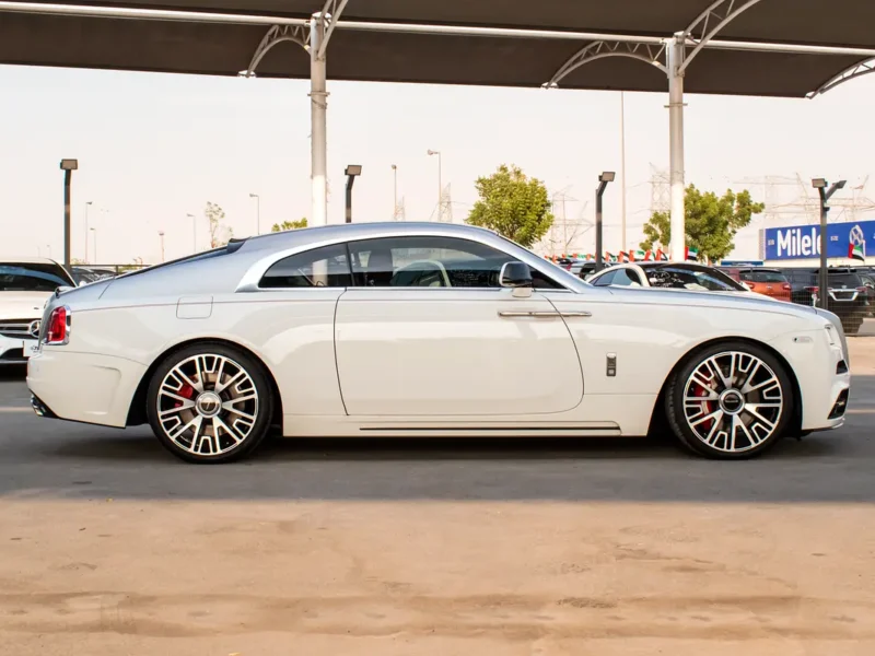 2015 Rolls-Royce Wraith Standard Smooth and powerful V12 White Red Coupe