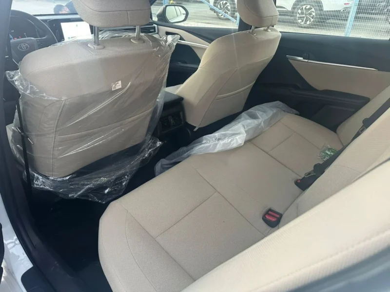 2025 Toyota Camry LE HYBRID 2.5L 4 Cylinders Engine White Sedan GCC Specs