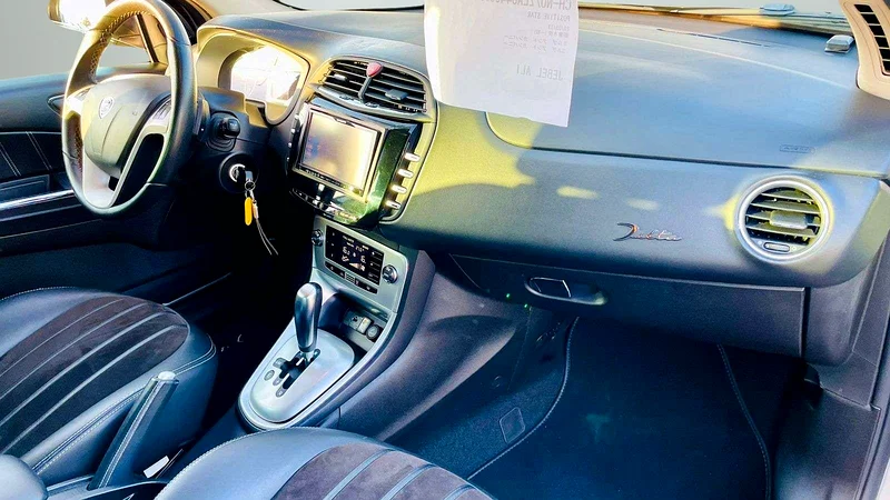 2011 Lancia Delta Other 4 Cylinders Engine Silver Black Wagon RWD