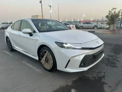 2025 Toyota Camry LE HYBRID 2.5L 4 Cylinders Engine White Sedan GCC Specs