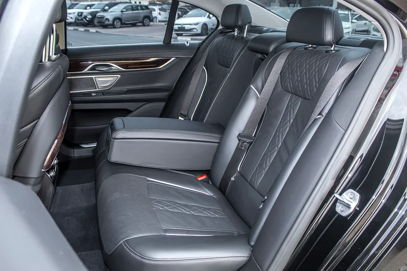 2022 BMW 7-Series 750i 8 Cylinders Engine Petrol Black Sedan