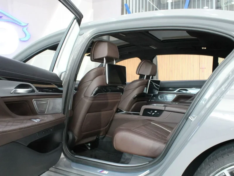 2022 BMW 750Li XDrive 4.4L Twin-Turbo V8 Engine GCC Specs Grey Brown SUV