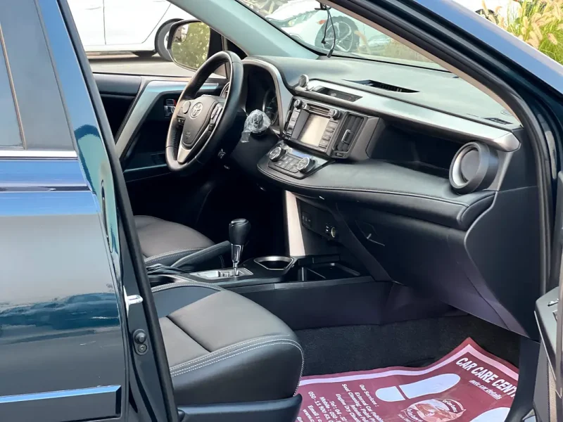 2017 Toyota Rav 4 XLE Hybrid 4 Cylinder Engine Blue Black SUV AT