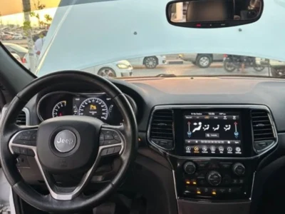 2020 Jeep Grand Cherokee Laredo 3.6L 6 Cylinders Petrol White Black 4WD