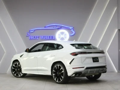 2021 Lamborghini Urus 4.0 Liter Twin-Turbocharged V8 Engine White Red SUV