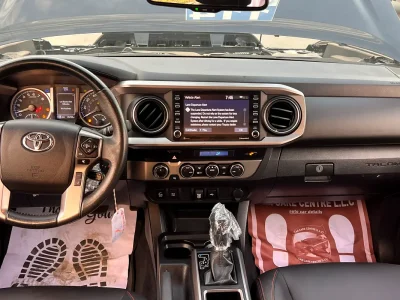 2022 Toyota Tacoma SR5 double ca 6 Cylinders Engine Black Pick Up Truck