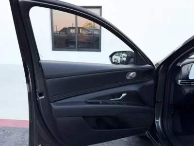 2025 Hyundai Elantra Other 1.5 litres 4 Cylinder Engine Black Grey Sedan AT