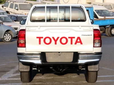 2025 Toyota Hilux Double Cab 2.7 litres 4 Cylinders Engine Petrol White Red