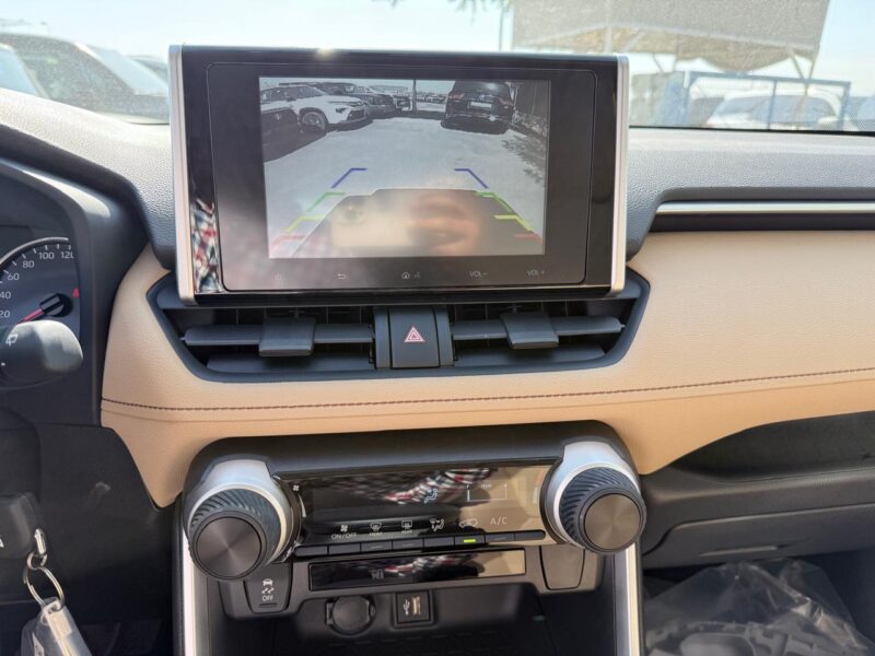 2025 Toyota RAV 4 LE 2.5L 4 Cylinder, Dual VVT-i White Beige Crossover GCC Specs