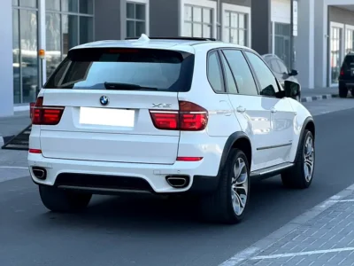 2012 BMW X5 xDrive50i Luxury-Line 8 Cylinder Engine White Beige SUV