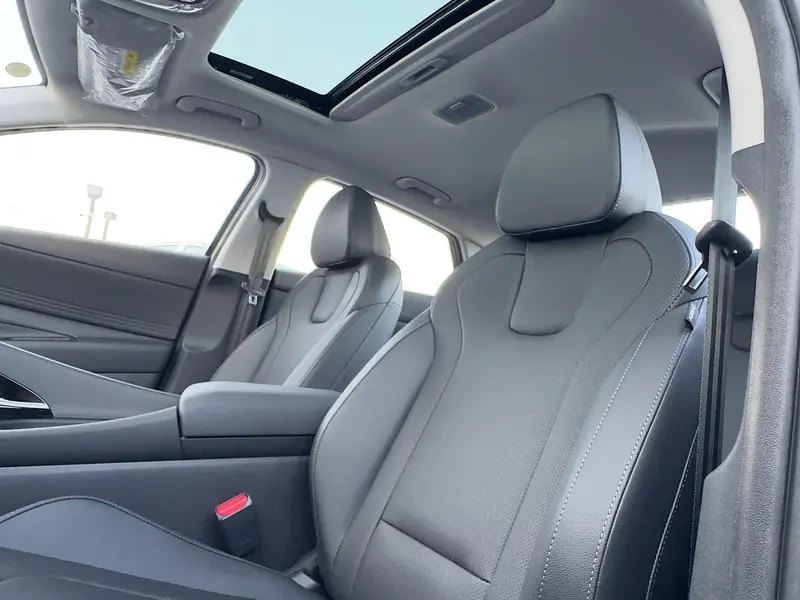 2025 Hyundai Elantra Other 1.5 litres 4 Cylinder Engine Black Grey Sedan AT