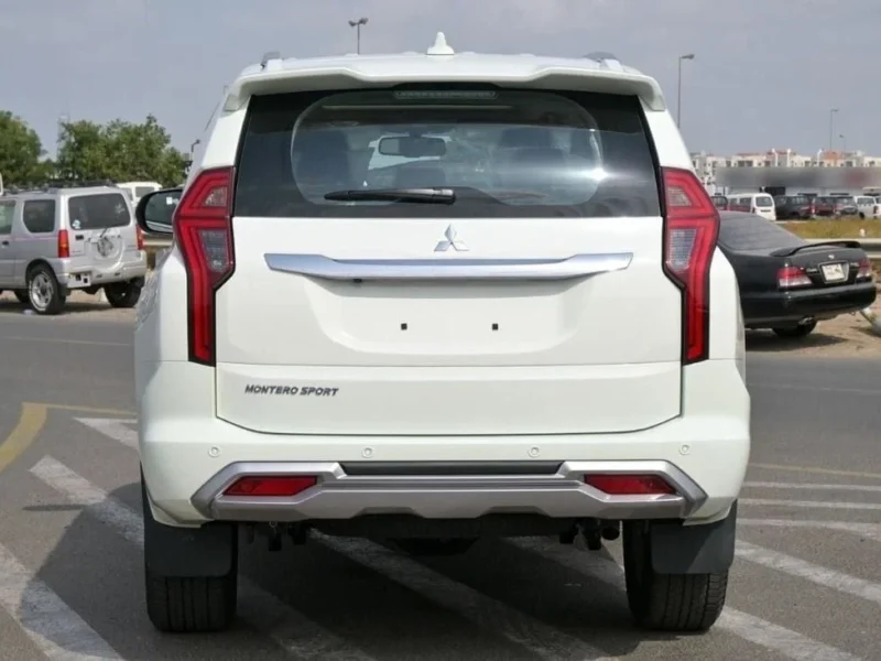 2025 Montero Sport 3.0L 4WD Petrol White Black GCC Specs