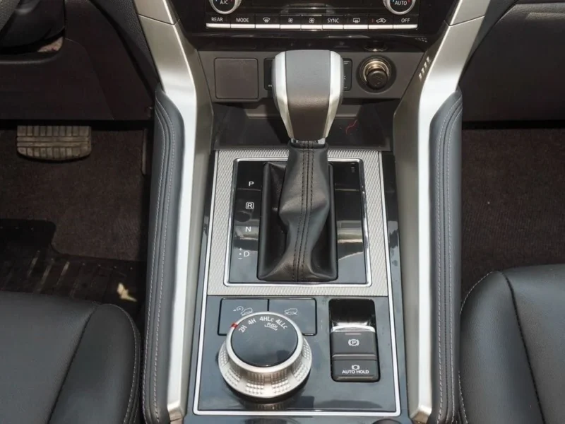 2025 Mitsubishi Montero Sport 3.0L 4WD Petrol White Black GCC Specs