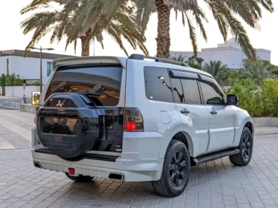 2017 Mitsubishi Pajero GLS MID 6 Cylinders Engine White Beige SUV GCC Specs