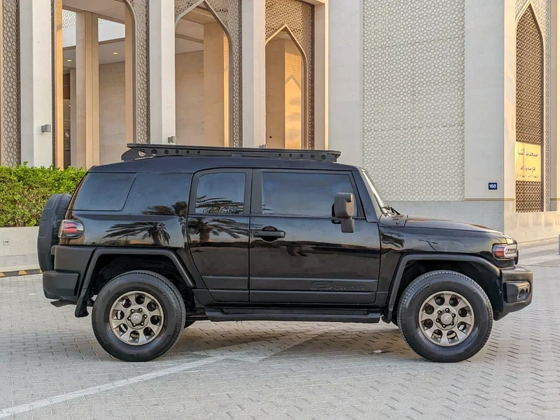 2011 Toyota FJ Cruiser TOP 6 Cylinders Petrol Engine Black SUV GCC Specs