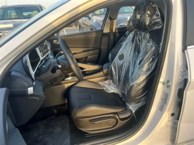 2025 Hyundai Elantra GLX Elite 1.5L 4 Cylinder Engine White Black Sedan