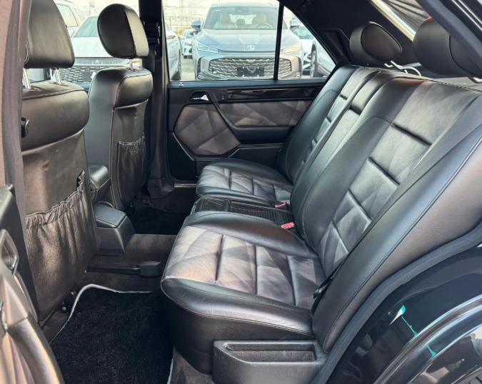 1995 Mercedes-Benz E500 5.0 liters V8 Cylinder Engine Black Sedan RWD