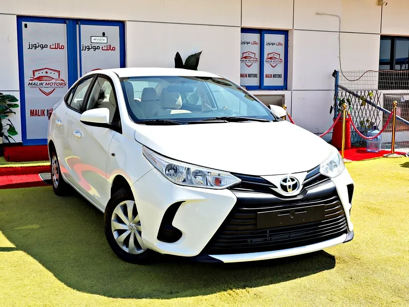 2022 Toyota Yaris MID 4 Cylinders Engine White Beige Sedan GCC Specs