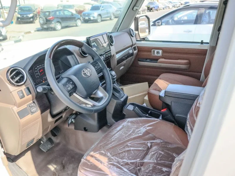 2025 Toyota Land Cruiser Pick Up Std 4.0L Double Cab Utility 4WD White Brown