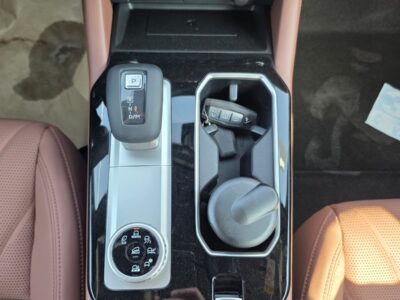 2026 Mitsubishi Outlander P-Line 2.5L DOHC Direct Injection 4-Cylinder Grey Brown Petrol