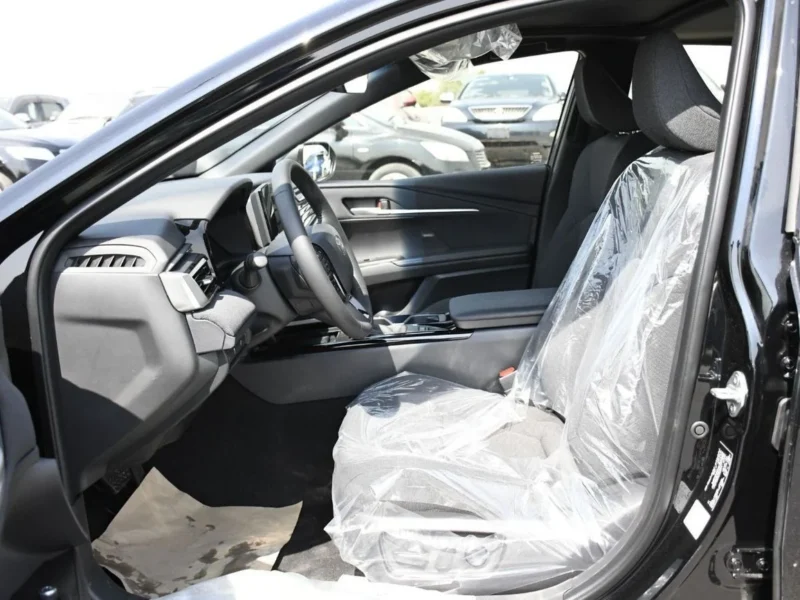 2025 Toyota Camry LE 2.5 Liters 4 Cylinders Engine Black Grey Sedan FWD GCC Specs