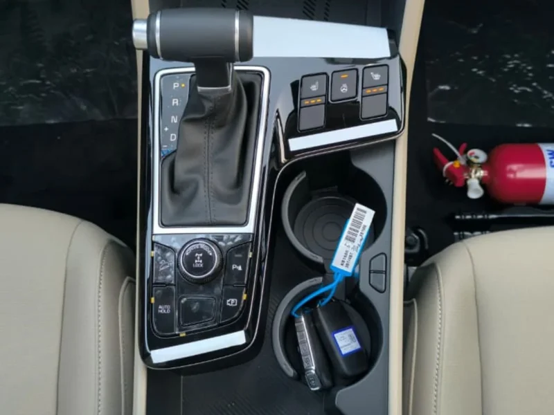 2025 Kia Sportage 2.0L MPI LX FWD White Beige SUV GCC Specs