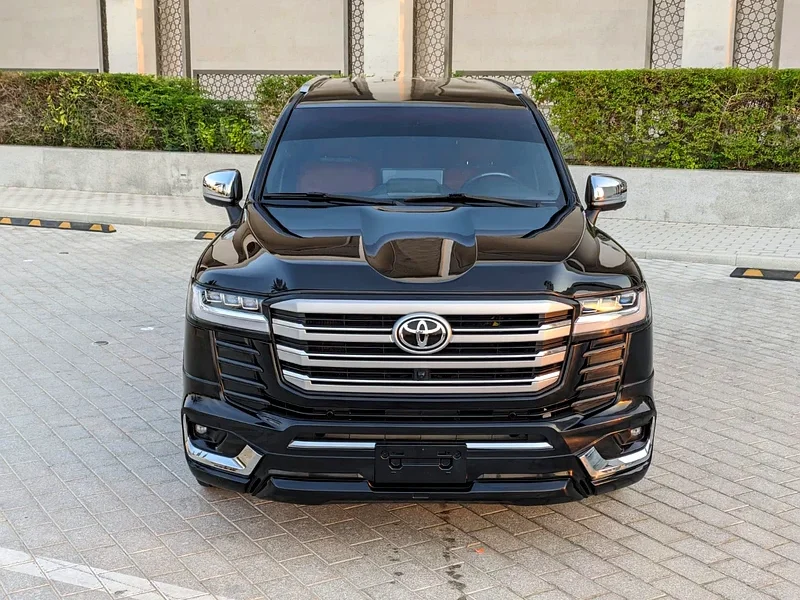 2013 Toyota Land Cruiser GXR 6 Cylinders Engine Black Red SUV GCC Specs