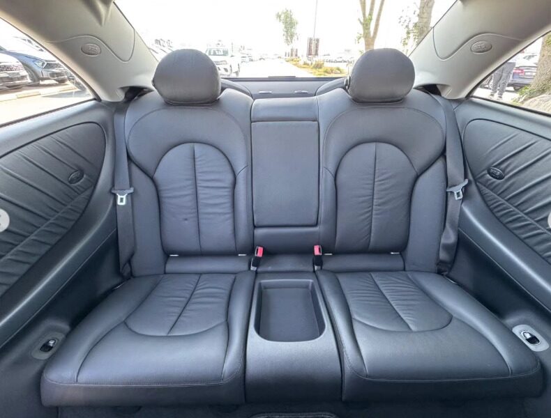 2006 Mercedes-Benz CLK350 3.5 Litres V6 Engine Silver Black Coupe RWD