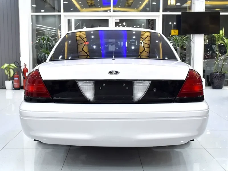 2008 Ford Crown Victoria LX 8 Cylinders Engine White Grey Sedan