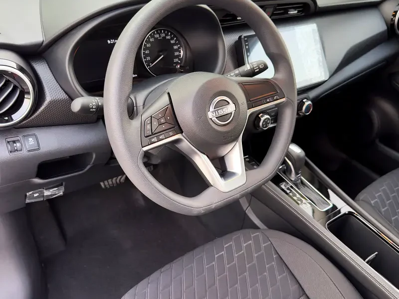 2025 Nissan Kicks Other 1.5L Liters 4 Cylinders Engine White Black Hatchback