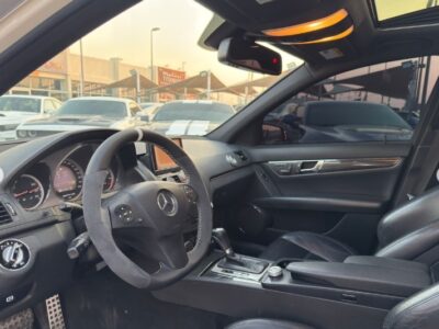 2010 Mercedes-Benz C 63 AMG 6.2L AMG V8 Gul Carbon Fiber White Black