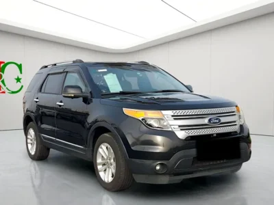 2012 Ford Explorer XLT 6 Cylinders Engine Black Beige SUV Neat and Clean Car