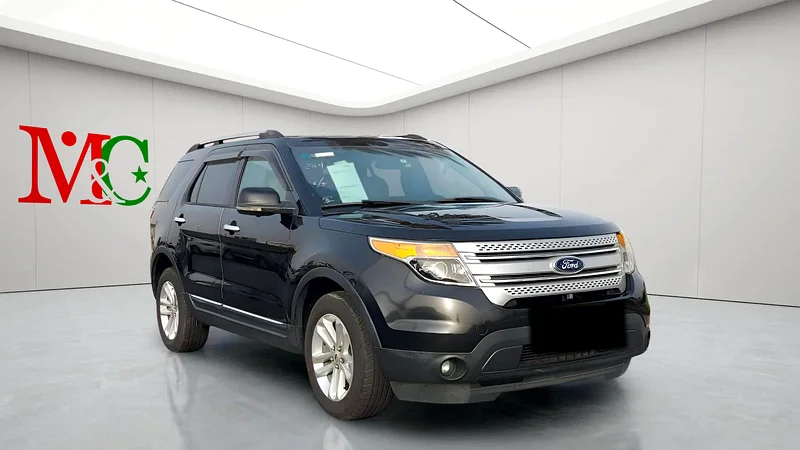 2012 Ford Explorer XLT 6 Cylinders Engine Black Beige SUV Neat and Clean Car
