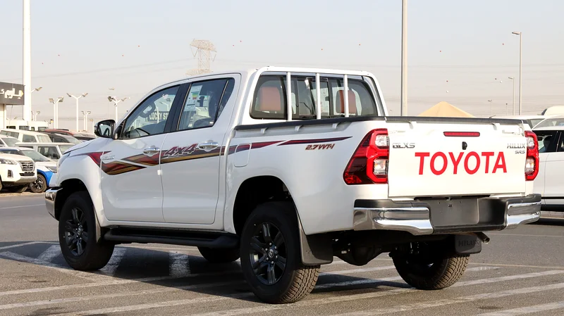 2025 Toyota Hilux SR5 4 Cylinders Engine White Red Pick Up GCC Specs