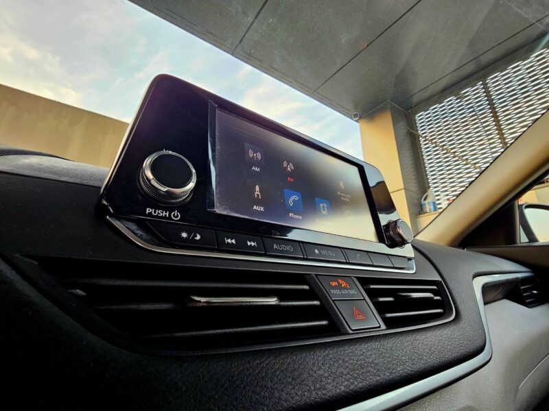 2021 Nissan Altima S 2.5L V4 Cylinder Engine GCC Specs White Beige Sedan