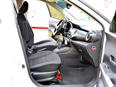 2022 Nissan Kicks SV 4 Cylinder Engine White Black SUV GCC Specs