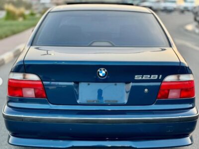 2000 BMW 528i 2.8 litres Inline 6 Cylinder Engine Blue Silver Sedan RWD