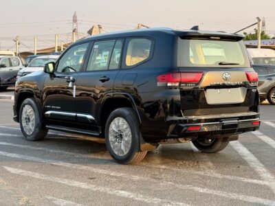 2025 Toyota Land Cruiser GXR 4.0L 6 Cylinder Engine Black Beige SUV GCC Specs