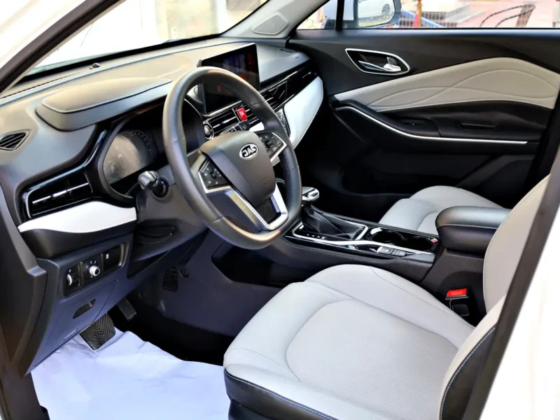 2023 JAC JS4 TURBO 4 Cylinder Engine White Beige SUV GCC Specs
