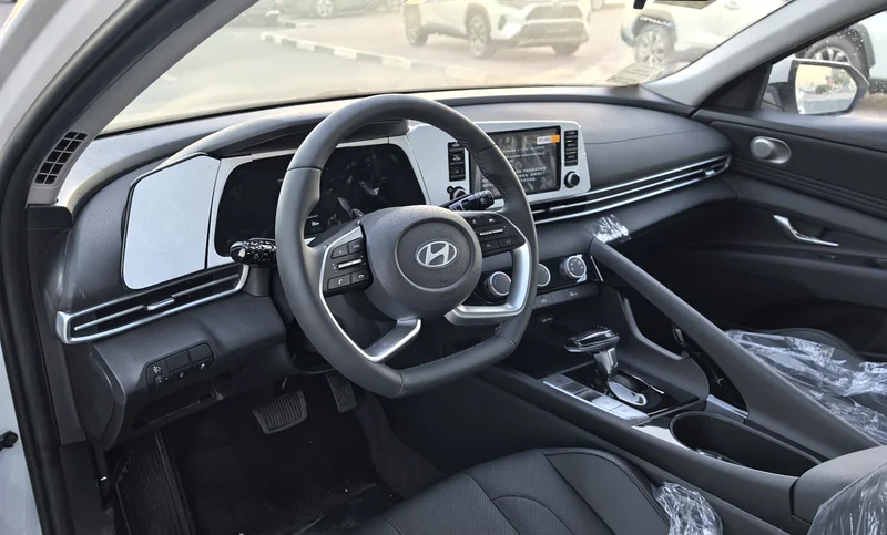 2025 Hyundai Elantra GLX Elite 4 Cylinders Engine White Black Sedan RWD